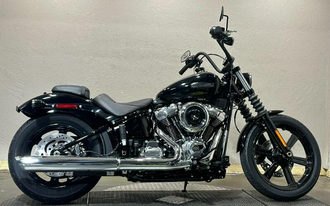 2026 Harley-Davidson® Street Bob® VIVID BLACK
