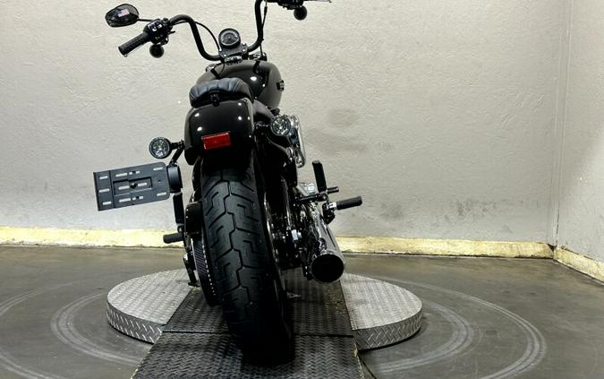 2026 Harley-Davidson® Street Bob® VIVID BLACK