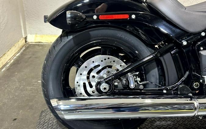 2026 Harley-Davidson® Street Bob® VIVID BLACK