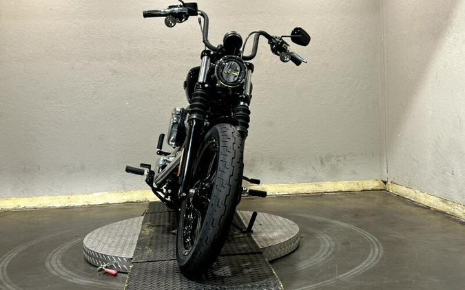 2026 Harley-Davidson® Street Bob® VIVID BLACK