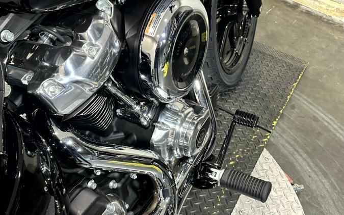 2026 Harley-Davidson® Street Bob® VIVID BLACK