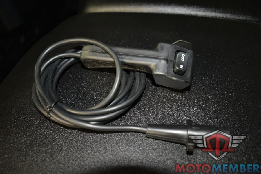 2025 Can-Am Defender DPS CAB HD9