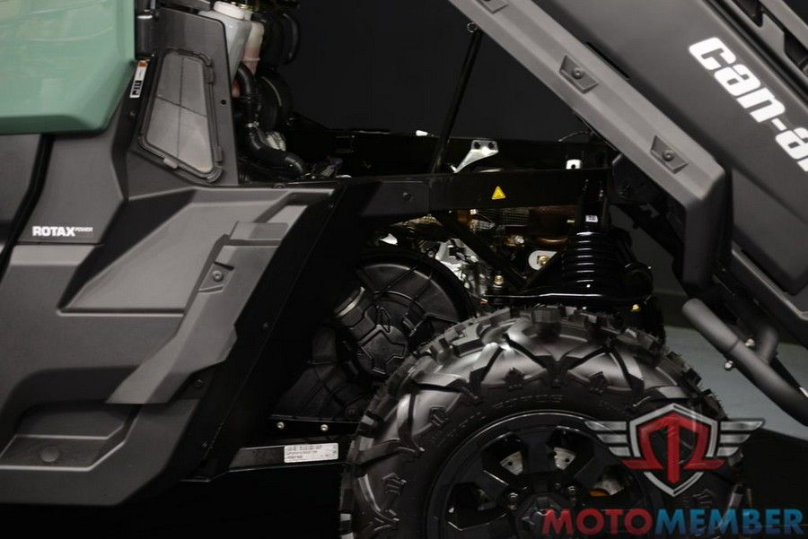 2025 Can-Am Defender DPS CAB HD9