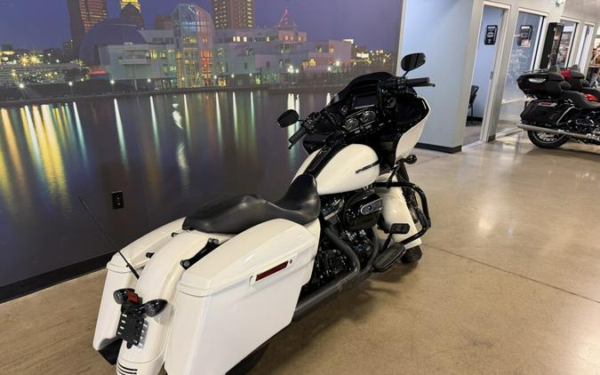 FLTRXS 2018 Road Glide Special