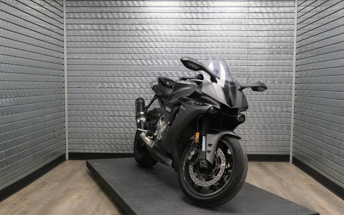 2016 YAMAHA YZF-R1