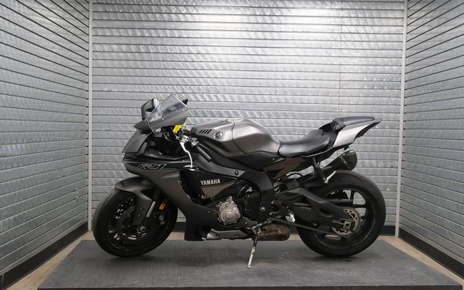 2016 YAMAHA YZF-R1