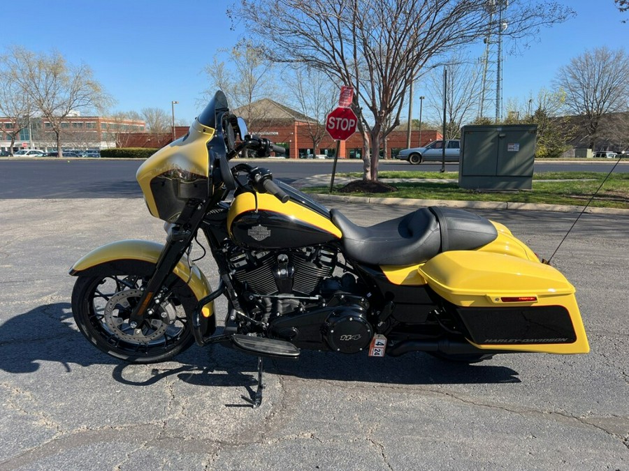 2023 FLHXS Street Glide® Special in Industrial Yellow / Vivid Black