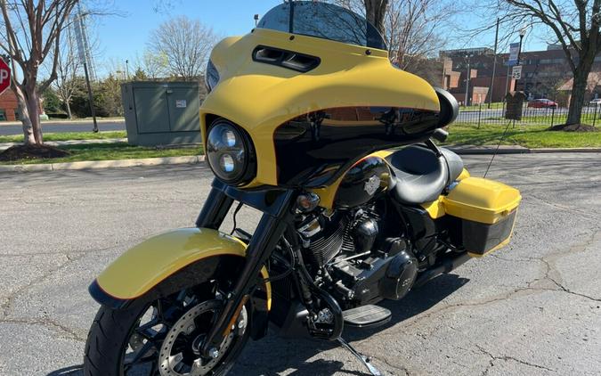 2023 FLHXS Street Glide® Special in Industrial Yellow / Vivid Black