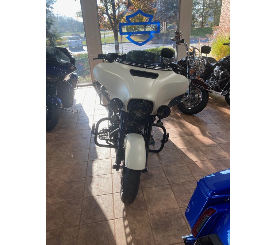 2018 Harley-Davidson® Street Glide® Special