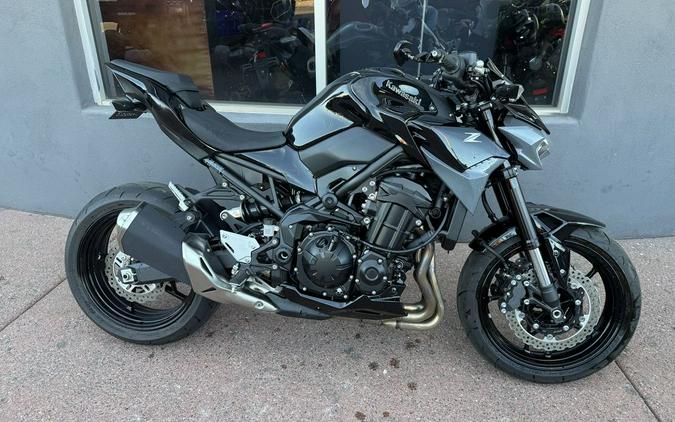 2024 Kawasaki Z900 ABS Metallic Spark Black/Metallic Matte Dark Gray