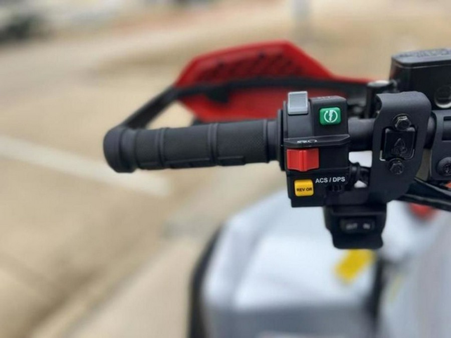 2026 Can-Am Renegade X mr 1000 R Hyper Silver & Legion Red