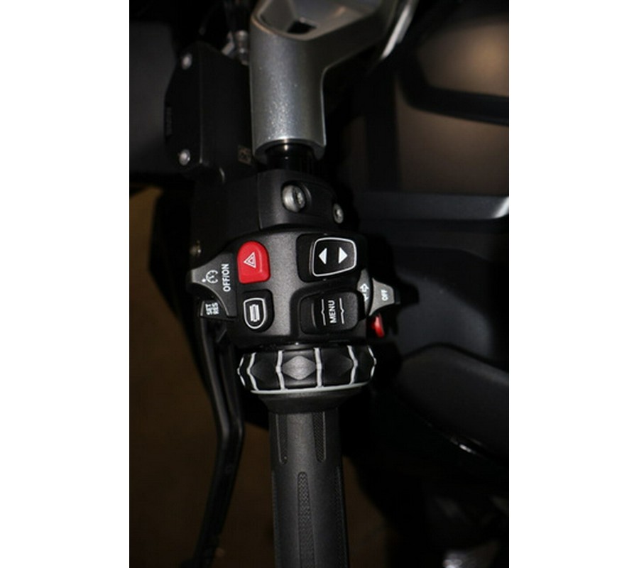 2026 BMW R 1300 RT Triple Black