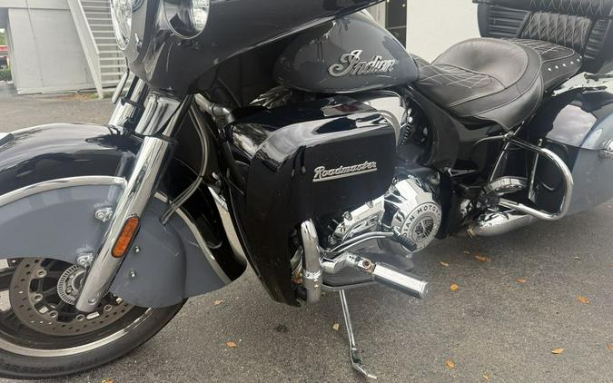 2021 Indian Motorcycle® Roadmaster® Icon Black Azure Crystal/Stealth Gray Azure Crystal