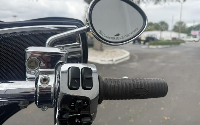 2021 Indian Motorcycle Roadmaster Icon Black Azure Crystal/Stealth Gray Azure Crystal