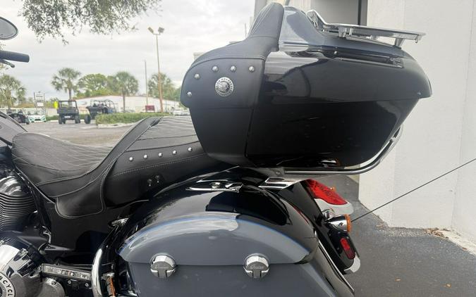 2021 Indian Motorcycle Roadmaster Icon Black Azure Crystal/Stealth Gray Azure Crystal