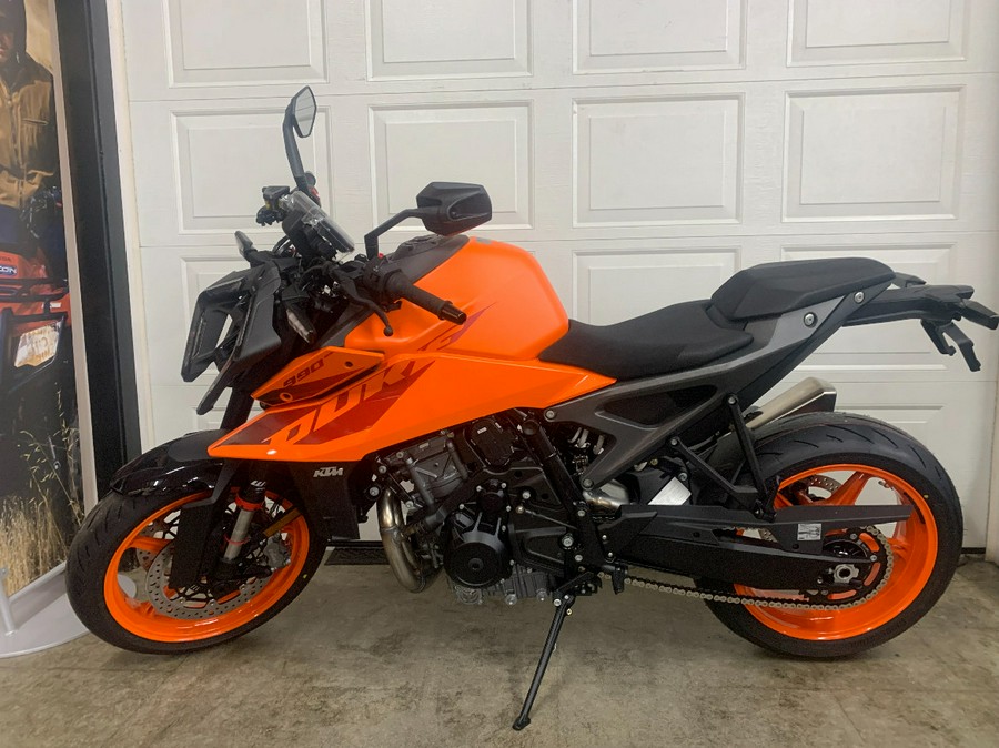 2024 KTM 990 DUKE