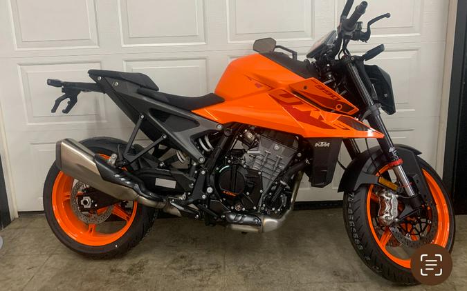 2024 KTM 990 Duke Review [A Dozen Fast Facts]