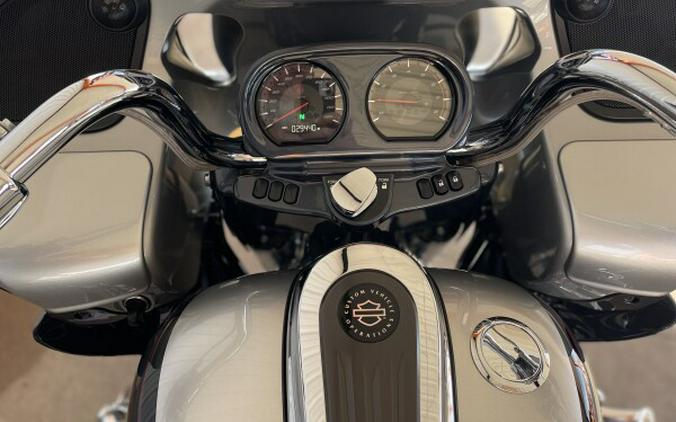 2019 Harley-Davidson CVO Road Glide Lightening Silver & Charred