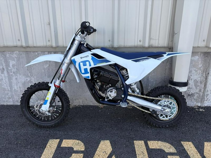 2024 Husqvarna® EE 5