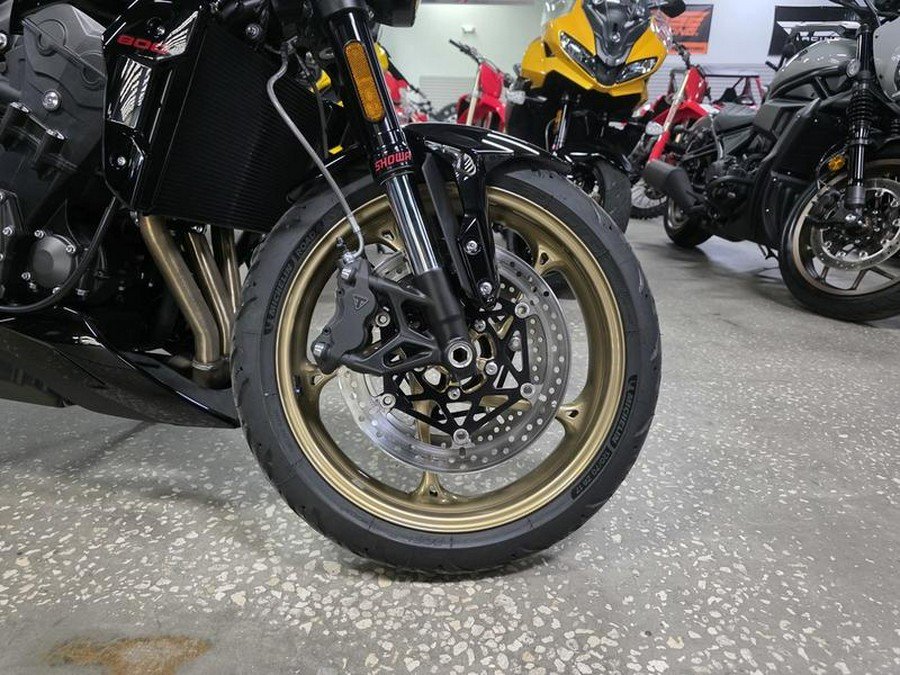 2026 Triumph Trident 800 Jet black