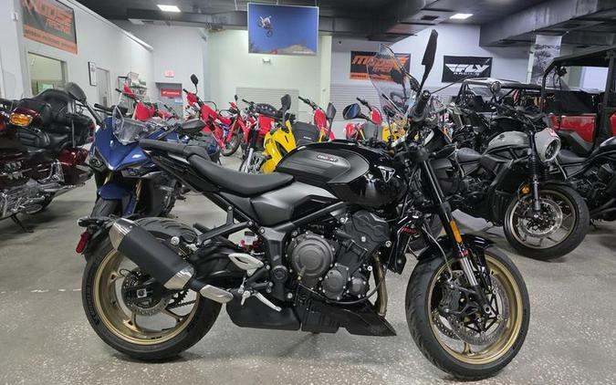 2026 Triumph Trident 800 Jet black