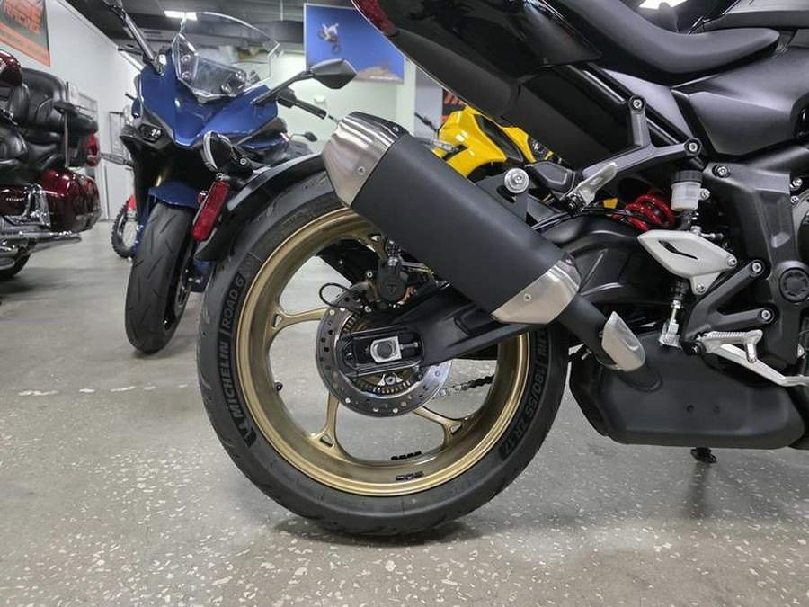 2026 Triumph Trident 800 Jet black