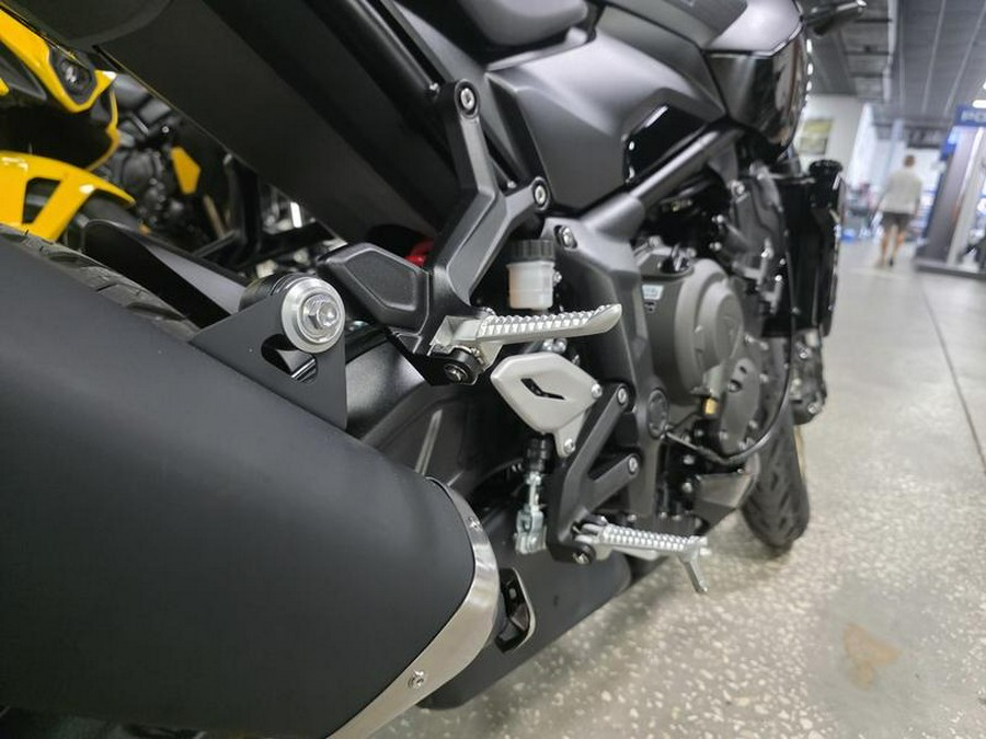 2026 Triumph Trident 800 Jet black