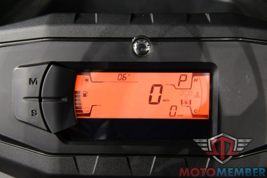 2025 Can-Am Defender DPS HD7