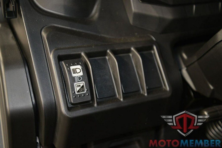 2025 Can-Am Defender DPS HD7