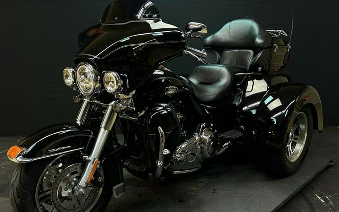 Harley-Davidson Tri Glide Ultra Classic 2012 FLHTCUTG BLACK