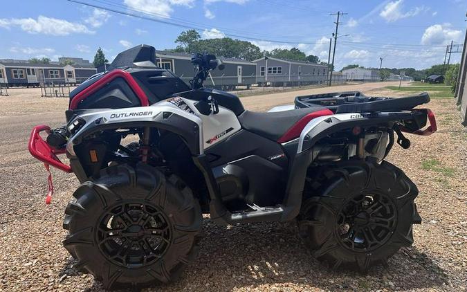 2025 Can-Am® Outlander X mr 1000R Hyper Silver & Legion Red
