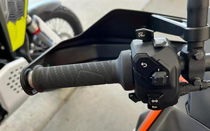 2027 KTM 1390 Super Adventure S EVO
