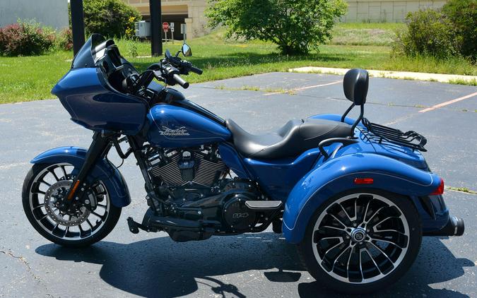 2023 Harley-Davidson® Road Glide® 3 Bright Billiard Blue