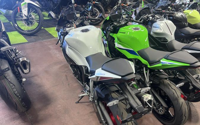 2026 Kawasaki Ninja® ZX™-6R Base