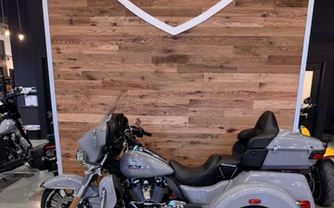 2025 Harley-Davidson FLHTCUTG - Tri Glide Ultra