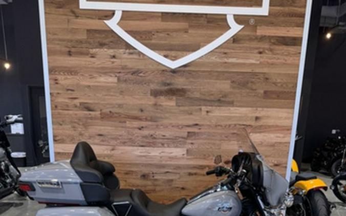 2025 Harley-Davidson FLHTCUTG - Tri Glide Ultra