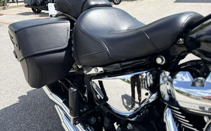 2023 Harley-Davidson® Heritage Classic Vivid Black