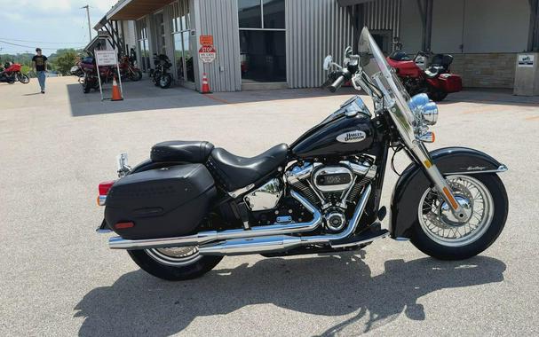 2023 Harley-Davidson® Heritage Classic Vivid Black
