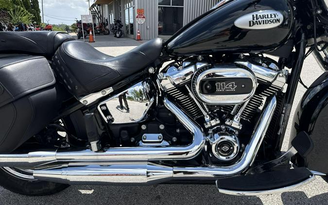 2023 Harley-Davidson® Heritage Classic Vivid Black