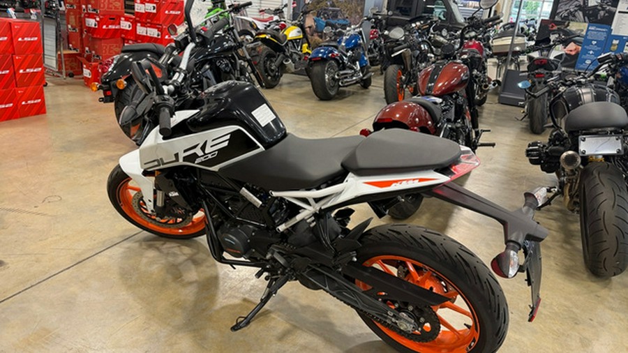 2020 KTM Duke 200