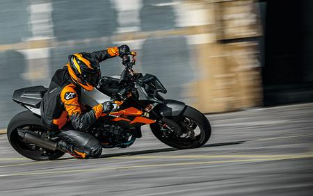 2027 KTM 990 Duke