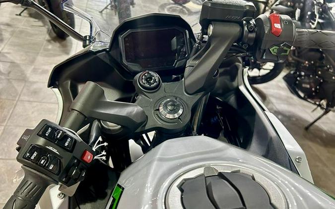 2024 Kawasaki Ninja® 7 Hybrid ABS