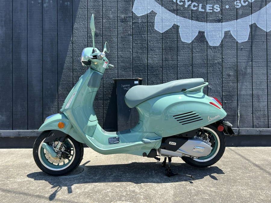 2027 Vespa Primavera 150 80th Anniversario
