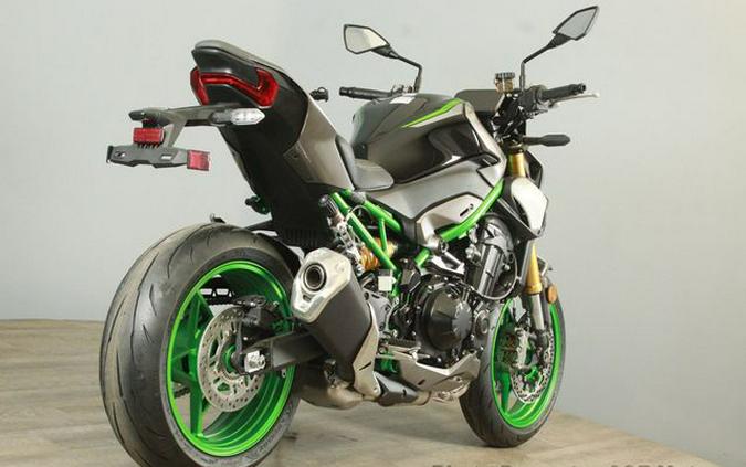 2025 Kawasaki Z900 SE ABS