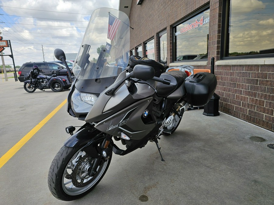 16FT 2016 F 800 GT