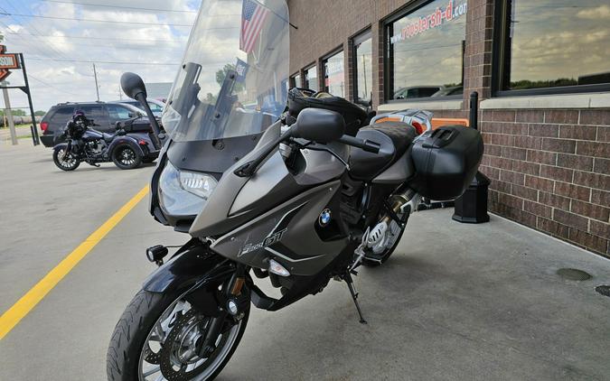 16FT 2016 F 800 GT