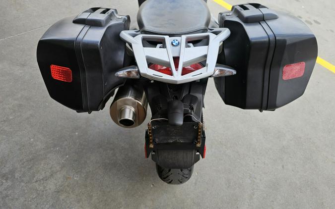 16FT 2016 F 800 GT