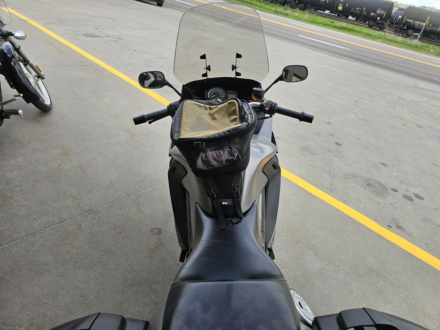 16FT 2016 F 800 GT