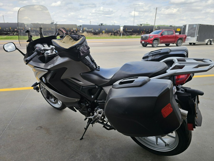 16FT 2016 F 800 GT
