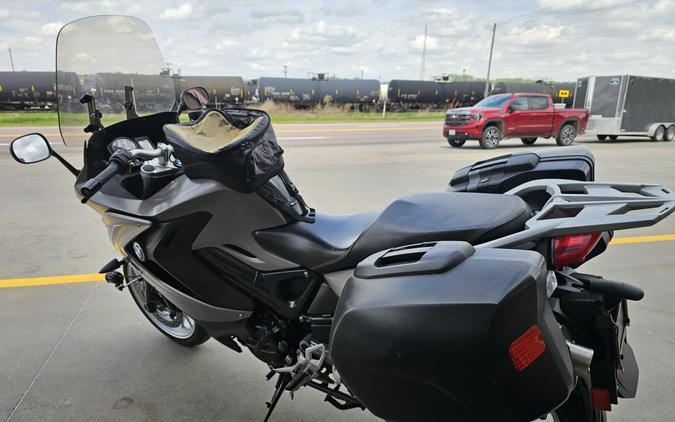 16FT 2016 F 800 GT